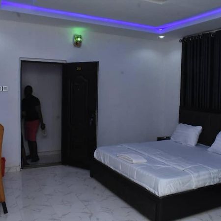 Mc Rica Hotel Ikorodu Exterior photo