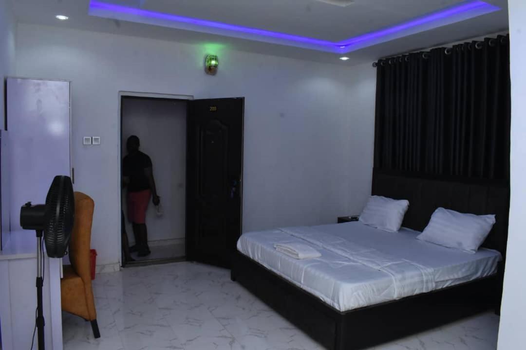 Mc Rica Hotel Ikorodu Exterior photo